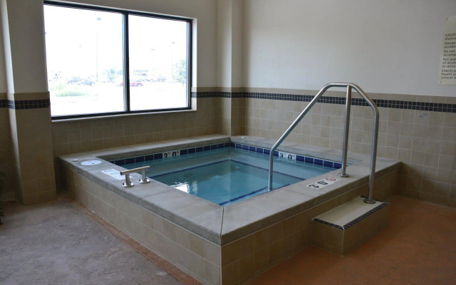 Hampton Inn & Suites Jamestown, ND