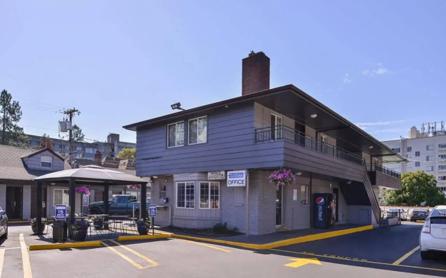 Travelodge by Wyndham Eugene Downtown/University of Oregon