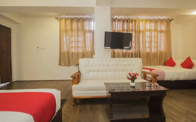 OYO 16637 Tiara Regency