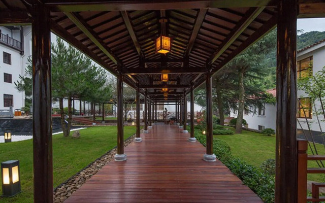 Jiuhua Mountain Dongya Hotel