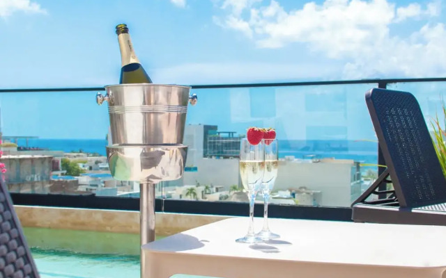 Kuxtal 3 Bedroom Downtown Apartment