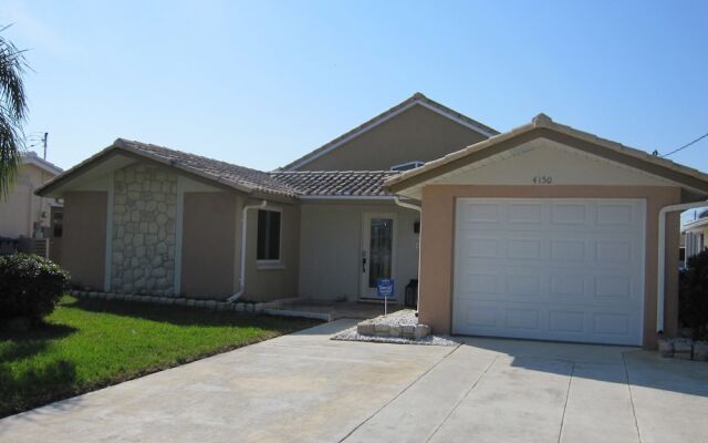 Beautiful Gulf Coast Living on the Canal - Three Bedroom Home