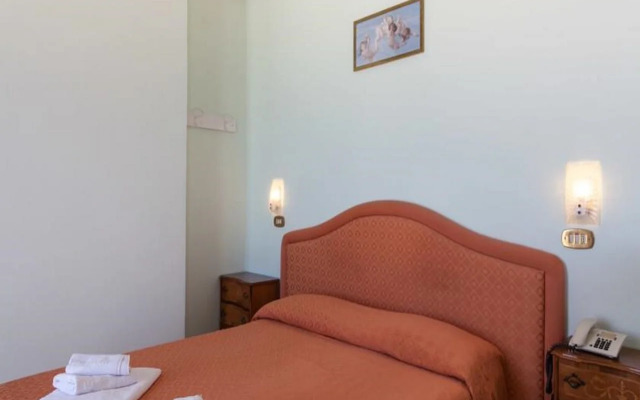 Mayflower Beach Hotel