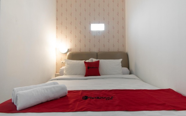 RedDoorz Plus near Trans Studio Cibubur 2