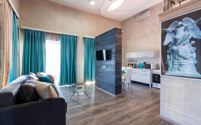 Пять звезд на Ленина 24