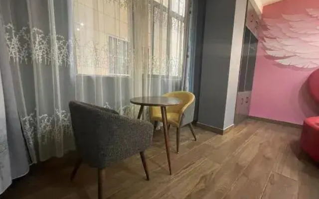 Maitreya Spades Hotel (Huquan Ecological Park Honghe Water Town Branch)