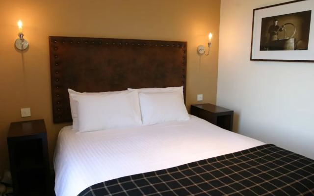 Eight Acres Hotel