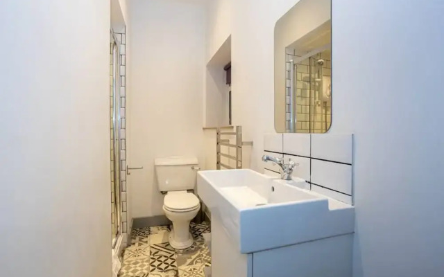 Unique 1 Bedroom Apartment by Pillo Rooms