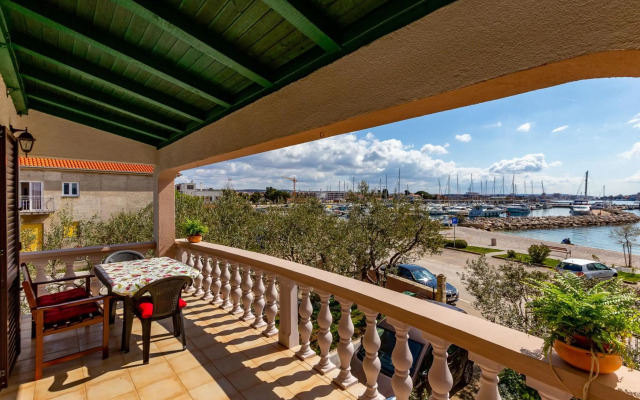 Mare-More studio w balcony and beach front and view