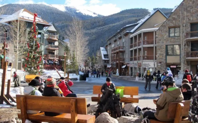 Spacious 4 Bedroom Townhome in River Run Village Within Walking Distance to Gondola and Restaurants