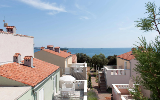 Maistra Select Amarin Resort