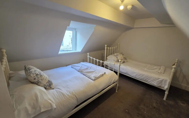 3-bed Seaside Haven - Sleeps 7 & Pet Friendly