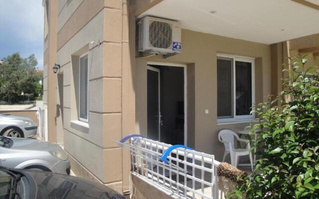 R.A.F. nice studio with garden& parking