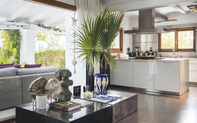 Impressive Holiday Home With Views