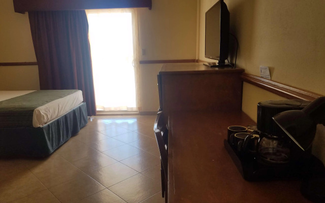 Laos Mar Hotel & Suites