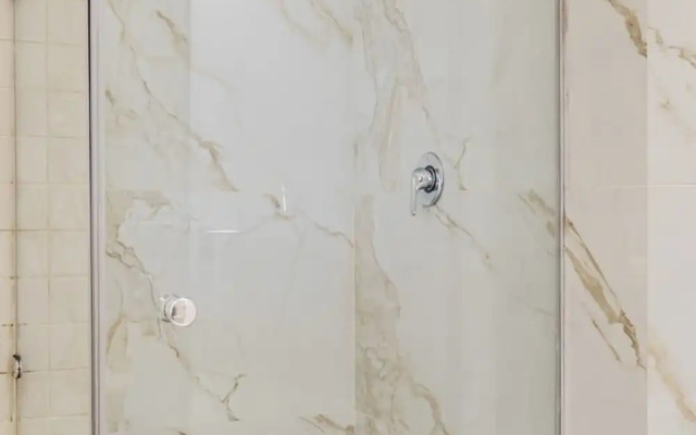 Simplistic Elegance at Altmore 203