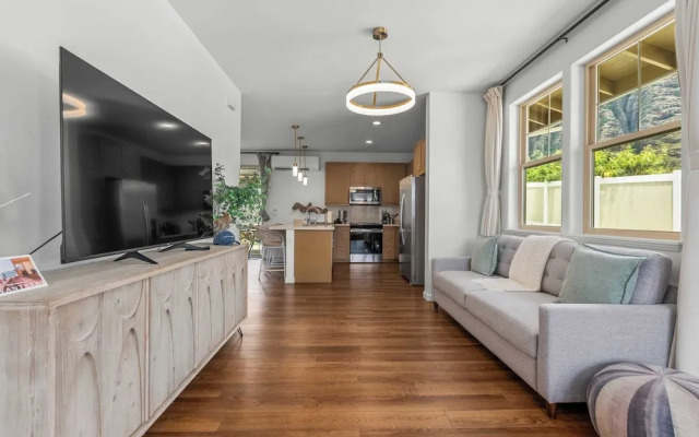 Makaha Villa by Avantstay Mountain + Ocean Views