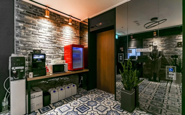 Changwon Sangnam-dong Hotel Chris B