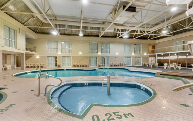 Clarion Hotel & Suites