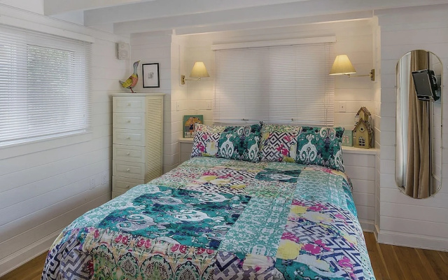 Located in Seaside - Sleeps 4