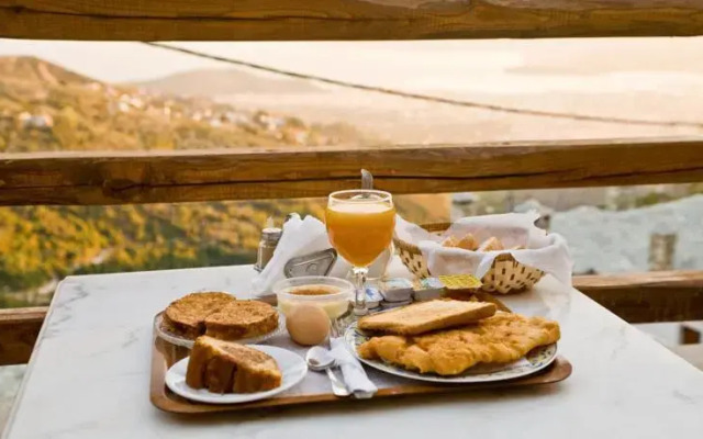 Saltis Guesthouses