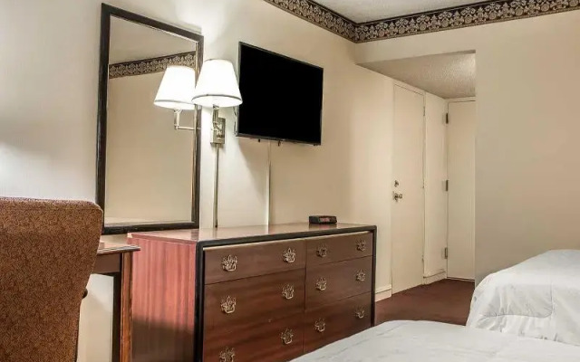 Econo Lodge Breezewood