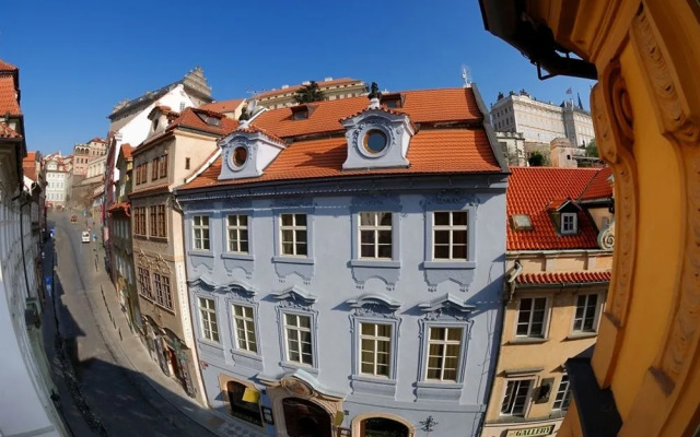 U Zlate Podkovy Apartments