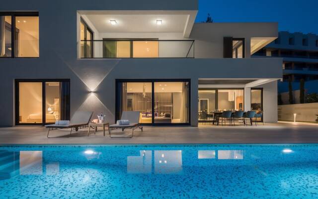 Ultraluxury Villa Elyzeum
