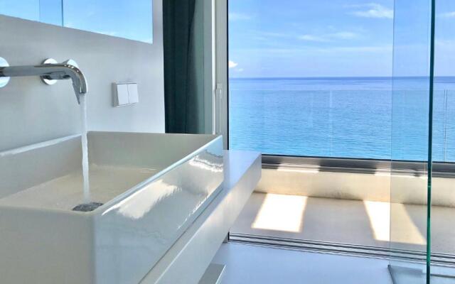Kuro Beach House