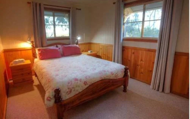 Accommodation Creek Cottages & Sundown View Suites