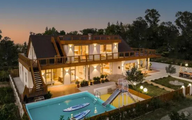 Country Life Lodge