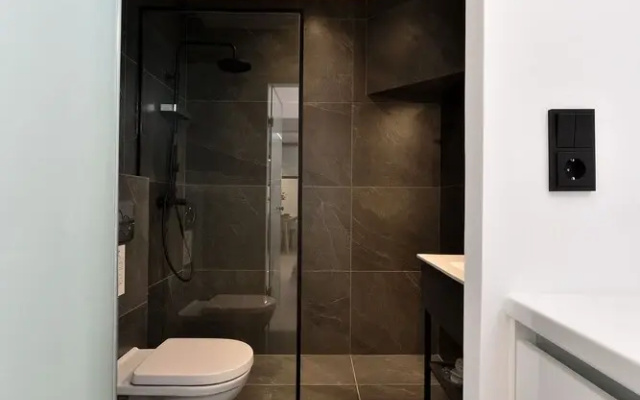 Phaedrus Living: City Center Luxury Flat Skoufa