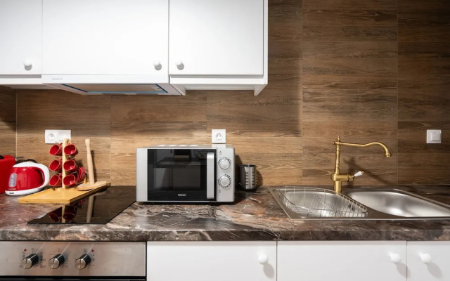 Elegant And Fresh Apt In Hip Pagrati