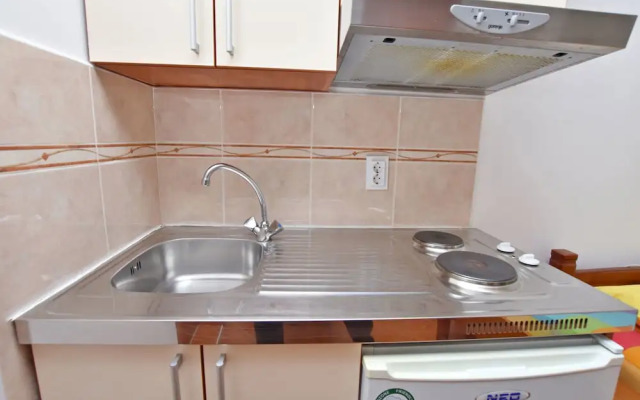 Apartments and Rooms Iva