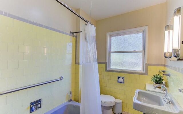 Woolsey Street - 2 Br Home