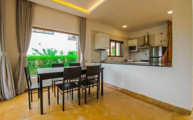 OYO Home 17402 Pool View Villa 4BHK