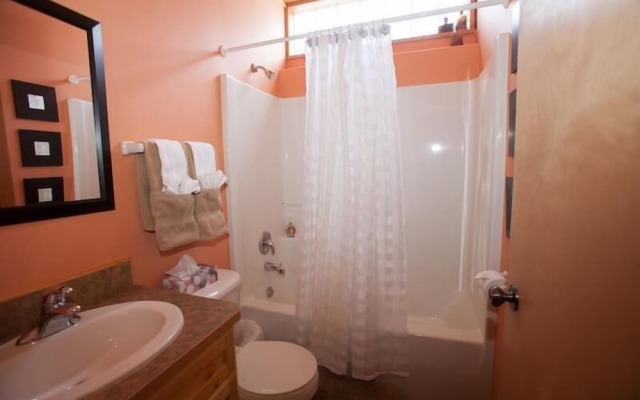 Silver Bullet Inn by Apex Accommodations