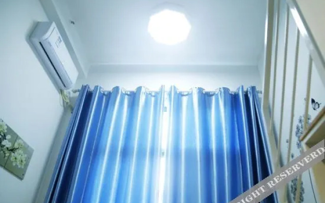 Forever 19 Theme Hostel