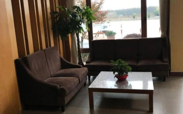 Dongping National Forest Park RV Camp