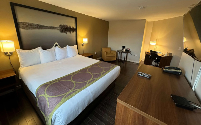 Super 8 by Wyndham Guelph