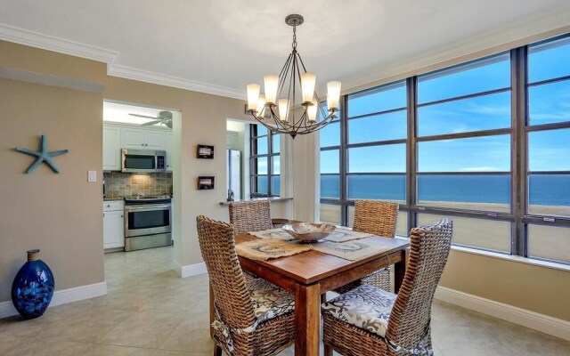 Beachfront Condo With Panoramic Ocean Views and Pool