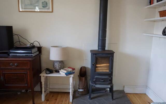 Comfortable Family Home in Oxford With Parking