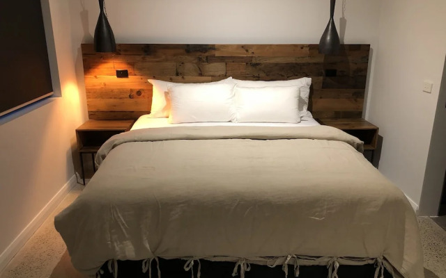 Timber Door Luxury Accommodation Geelong