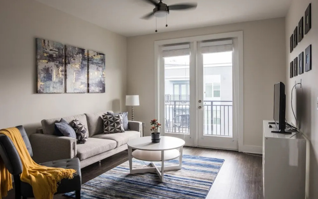 1 BR International Plaza Apt by Frontdesk