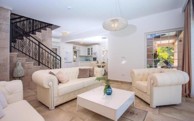 Villa Porto Mimice, 40sqm Heated Private Pool, 4 bedrooms, Sauna, Gym, Billiard