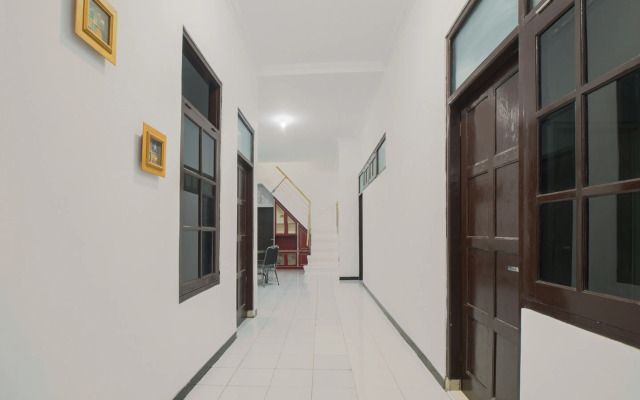 OYO 3467 White Residence