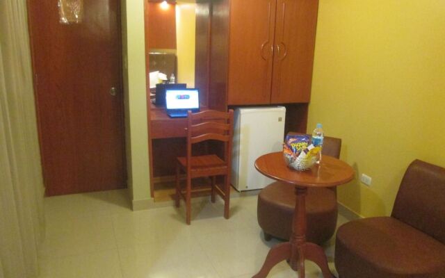 Aura Hotel