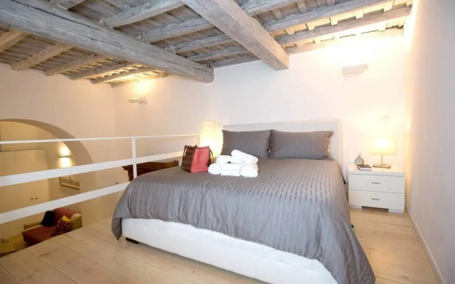 Travel & Stay - Parione