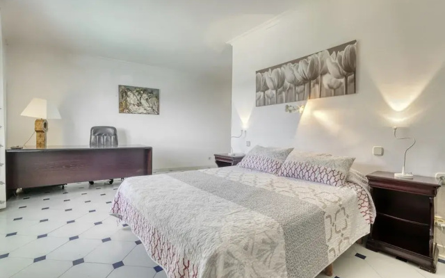 Villa in Roses With Private Pool & Sea Views