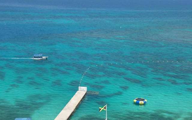 Daydream Beach at Montego Bay Club